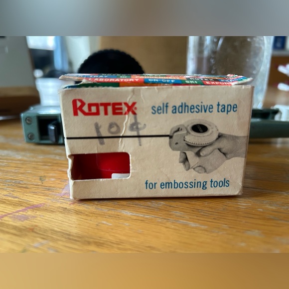 Apsco label maker with two rolls of red tape - Picture 3 of 6